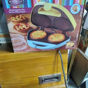 Mini pie maker
